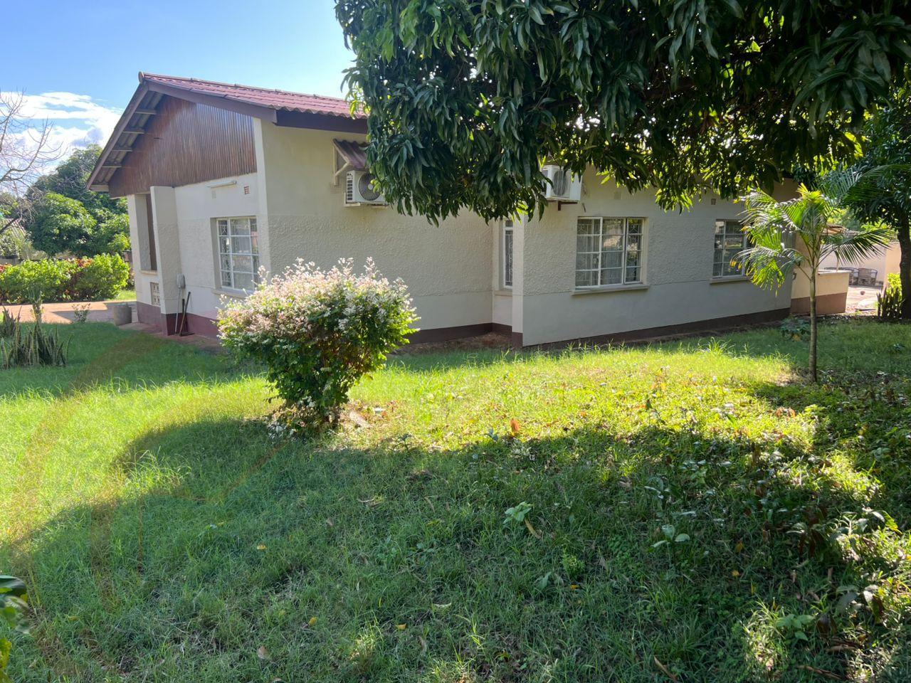 4 Bed House with En-suite for Rent in Livingstone