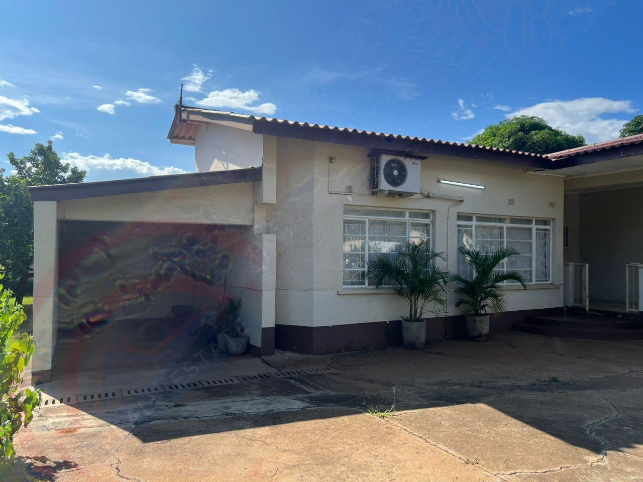 4 Bed House with En-suite for Rent in Livingstone