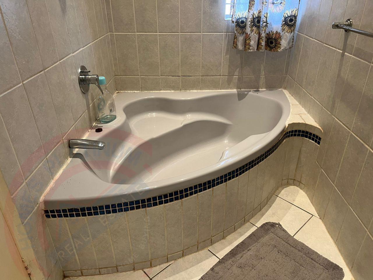 4 Bed House with En-suite for Rent in Livingstone