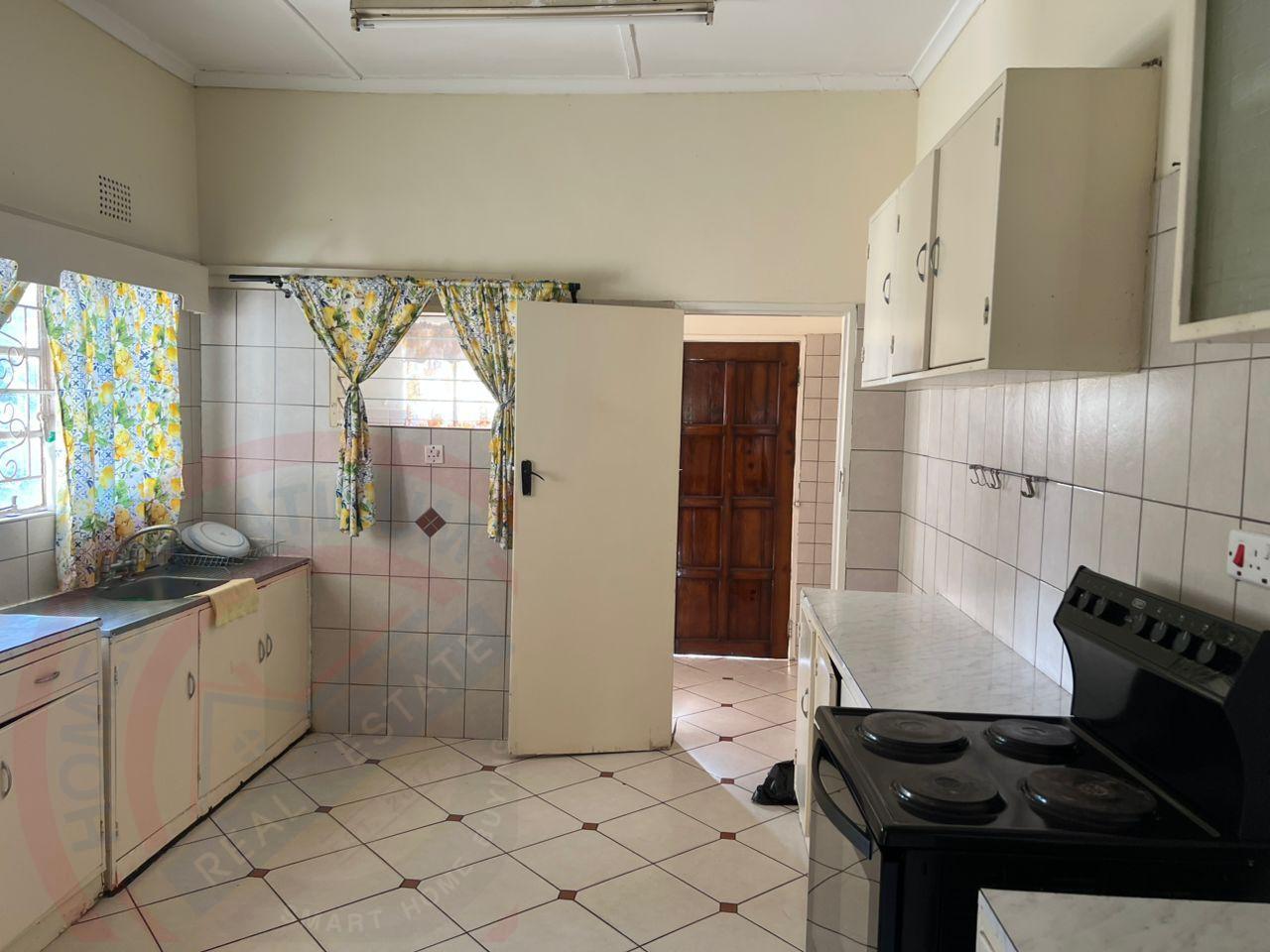4 Bed House with En-suite for Rent in Livingstone