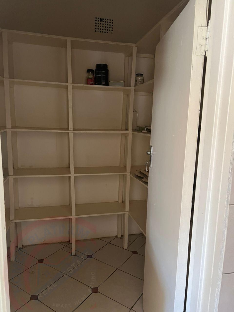 4 Bed House with En-suite for Rent in Livingstone